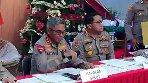 Manado-Kombes-Julianto-Sirait-saat-memberikan-keterangan-polisi-terkait-kasus-penem.jpg