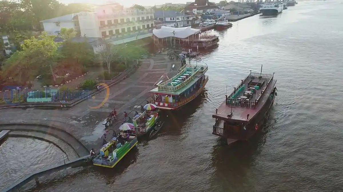 Asyiknya Menyusuri Sungai Kapuas Dengan Kapal Wisata - santai_20180501_083005.jpg