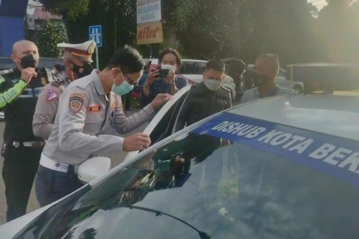 DPRD Minta Oknum Dishub Kota Bekasi Ditilang Saat Kawal Mobil Mewah di Kawasan Puncak Ditindak Tegas