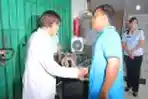 Dokter Hendry Simanjuntak di Rutan Malendeng