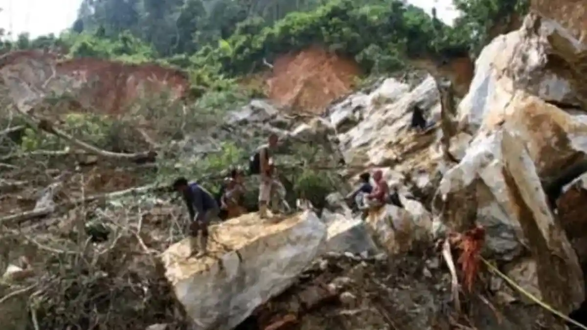 UPDATE Longsor di Kabupaten Solok: 25 Korban Tertimbun Berhasil Dievakuasi