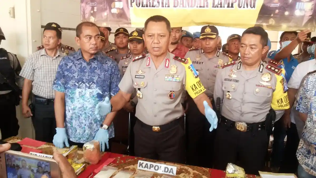 Gerebek Rumah Bandar Narkoba, Polisi Dapati Seorang Wanita