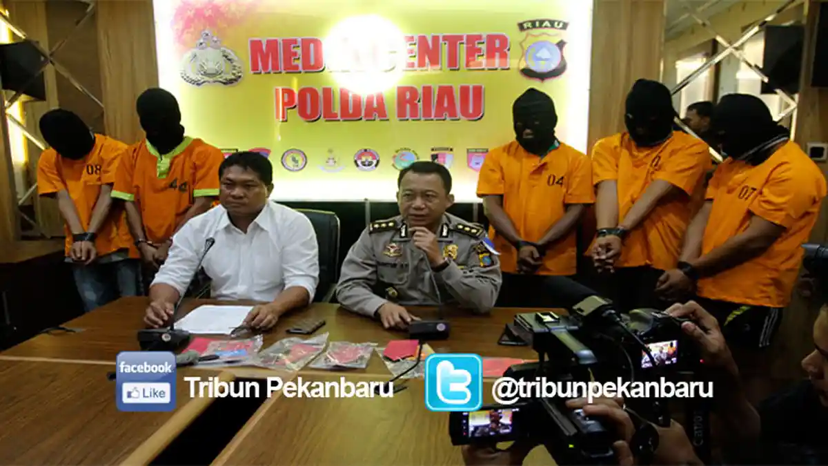 Foto: Tersangka Perampokan Toko Emas di Tapung - tersangka-perampokan-toko-emas-di-tapung_20151228_203437.jpg