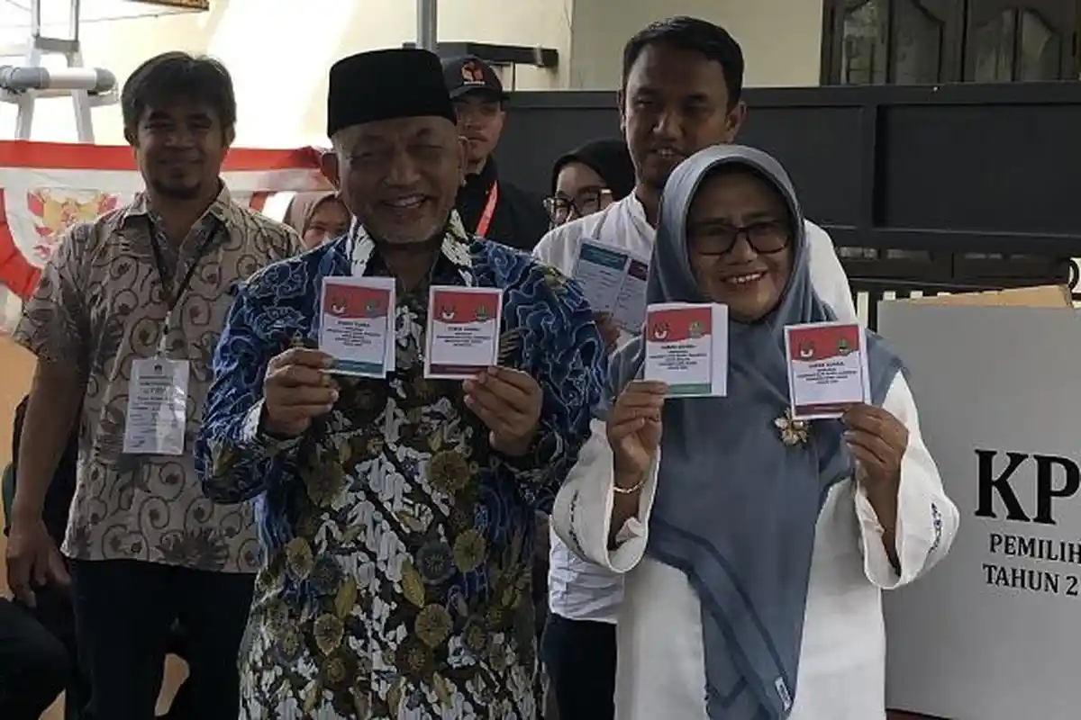 Cagub Jabar Ahmad Syaikhu Memantau Quick Count Pilgub Jabar di Posko Pemenangan Kota Bandung