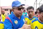 Bupati-Manggarai-Timur-Andreas-Agas-bersama-para-pemain.jpg