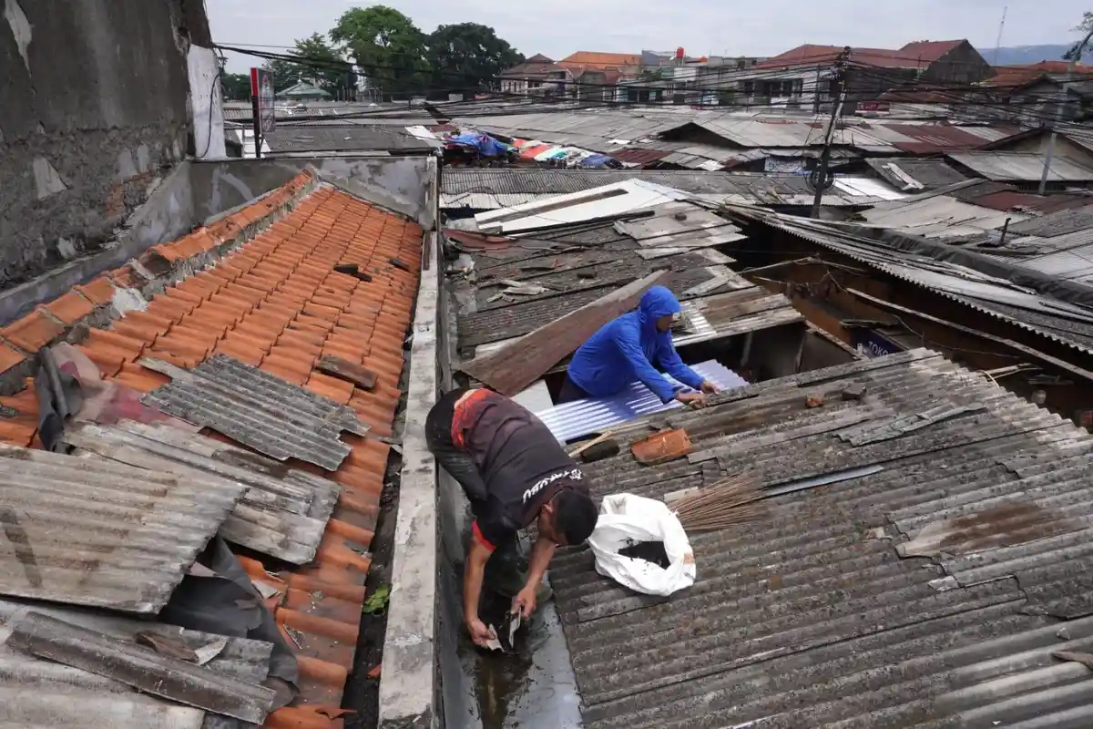 Atap Rumah Warga Ujungberung Bandung Hancur Tanpa Genting Usai Dihantam Puting Beliung