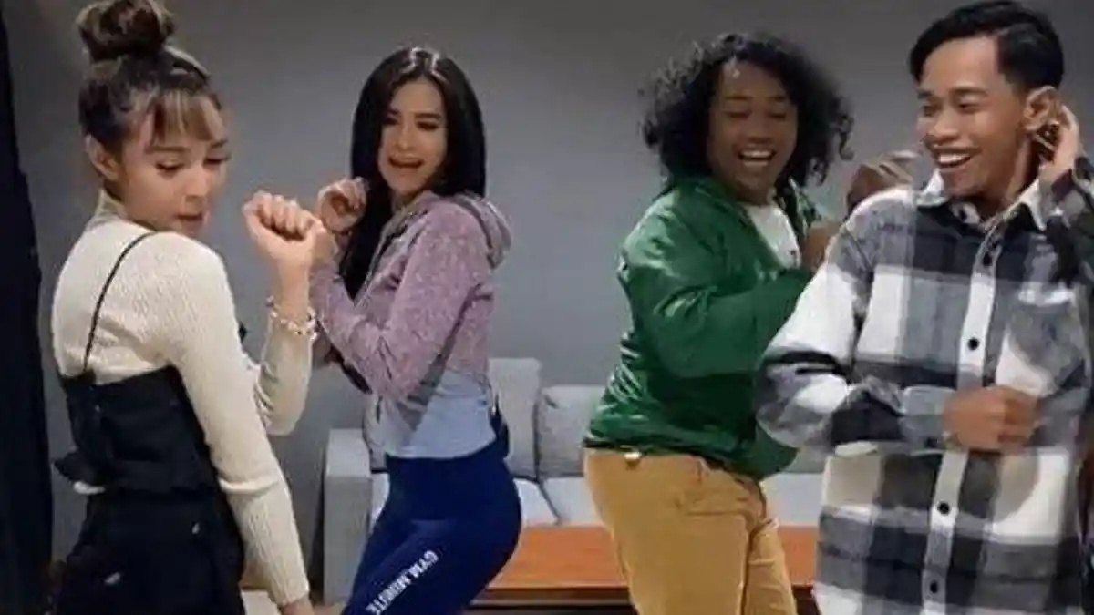 Goyang Bareng Dede  di Tiktok, Maria Vania: Masih Tingting? Netizen Sampai Bilang Begini