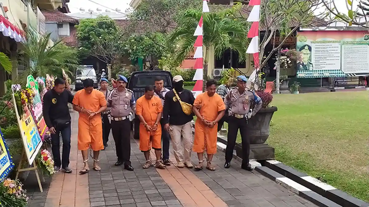 Berawal Dari Ancaman, Kepala Sekolah & Security di Jimbaran Dikeroyok Massa, Ini Kronologinya