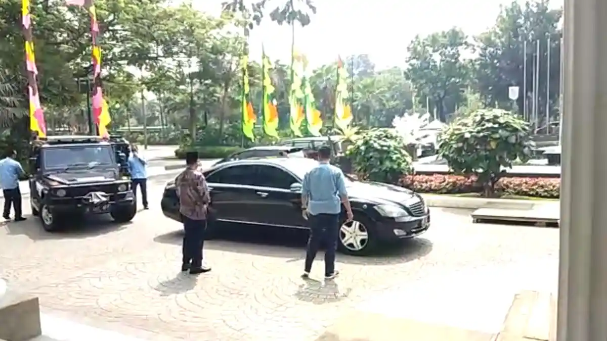 Ketika Jusuf Kalla Mengantar Anies Baswedan Ke Balai Kota DKI Jakarta