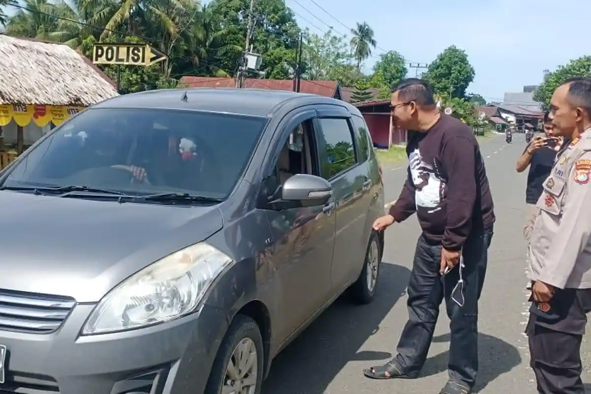 Polsek Tapalang dan Polresta Mamuju Bangun Posko di Jl Trans Sulawesi, Lengkap Velbed