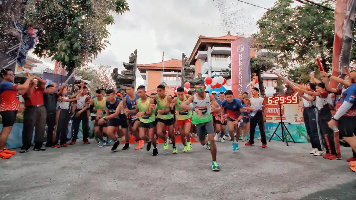 Ratusan Pelari Ramaikan BPR Pedungan Merdeka Run 5K