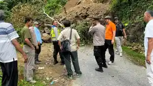 Lokasi-longsor-terjadi-di-Jalan-Binjai-Dusun-Tekecamatan-Silungkang.jpg