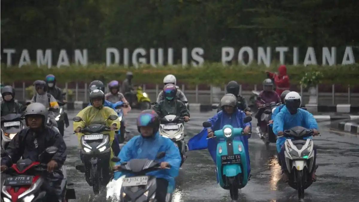 Cuaca Kalbar Besok 16 April 2026 di 14 Daerah! Landak, Melawi dan Sintang Waspada Hujan Badai