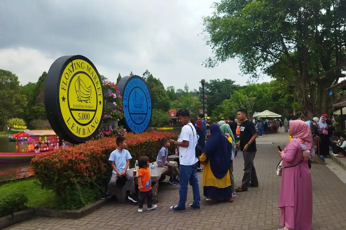 Membludak, Wisatawan dari Berbagai Daerah Padati Objek Wisata Lembang saat H+1 Lebaran