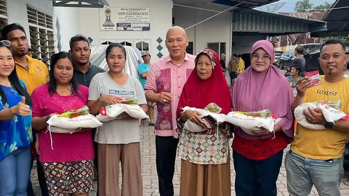 Sambut HUT RI ke-78, Brilian Moktar Bagikan Bantuan Sembako dan Kursi Roda Gratis