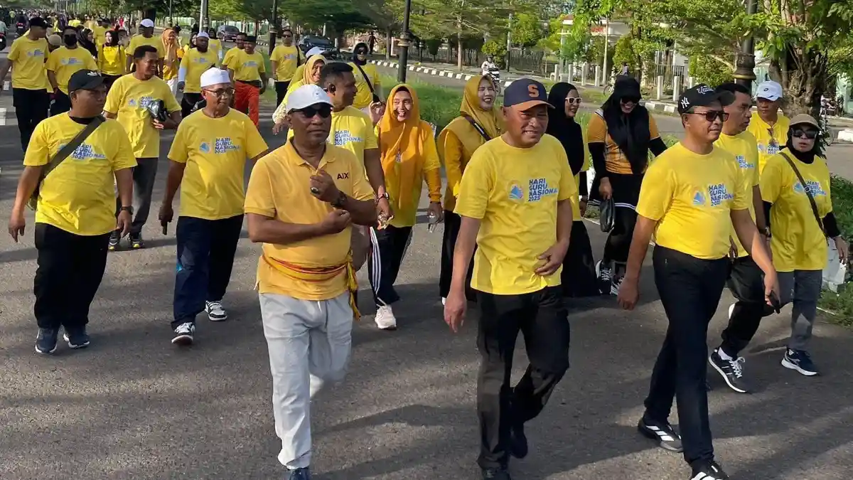 Jelang Hari Guru Nasional 2025, Ribuan Pendidik di Maluku Utara Meriahkan Jalan Sehat di Sofifi