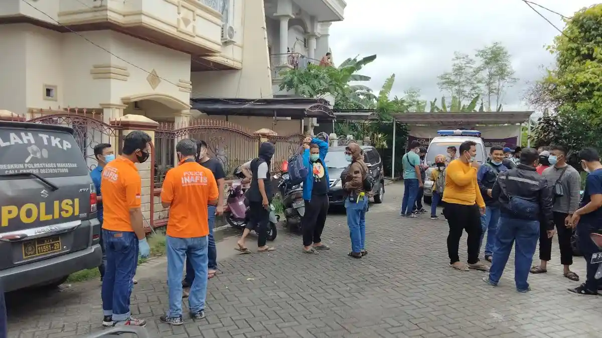 Lansia di Makassar Ditemukan Kritis Setelah Warga Cium Bau Busuk Jasad Adiknya