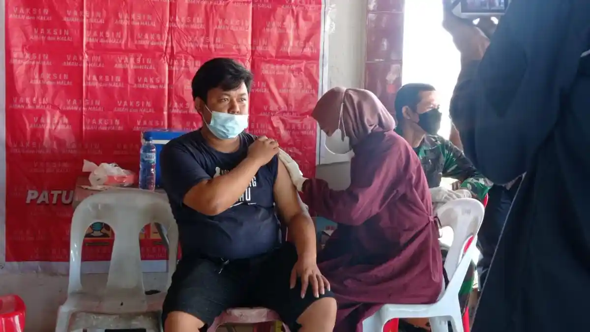 Pedagang Punya Risiko Terpapar Covid-19 Lebih Tinggi, Polres Malinau Gelar Vaksinasi di Pasar Induk