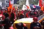 aksi-demo-buruh-di-graha-kepri-selasa-6-februari-2018_20180206_102443.jpg
