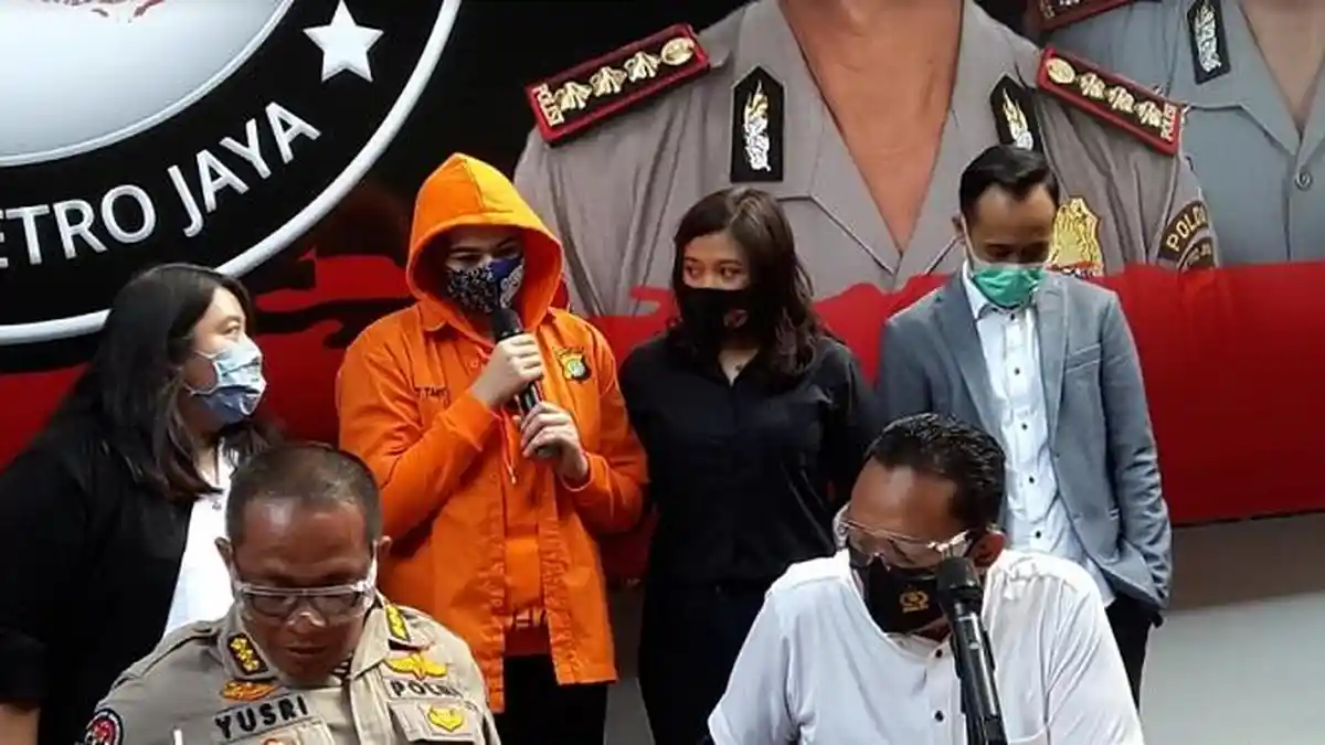 Kooperatif, Catherine Wilson Tunjukkan Sendiri Sabu-sabu di Tas Kecil Miliknya ke Polisi
