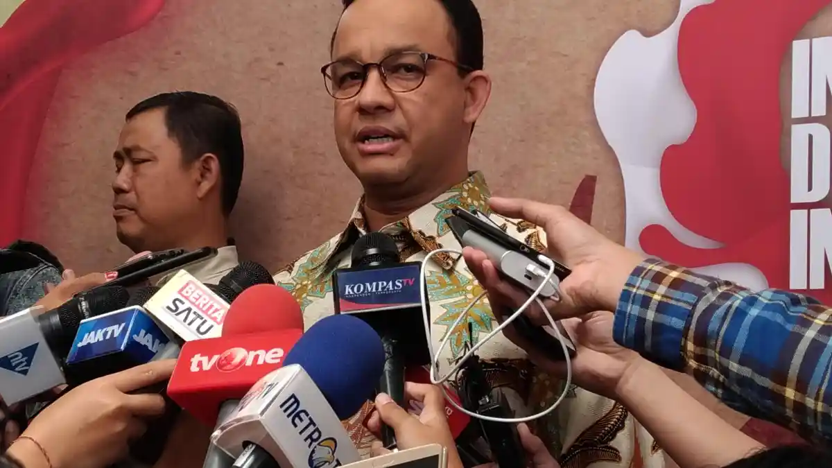 Anies Baswedan Berjanji Libatkan Suporter Persija dalam Pembangunan Stadion Baru