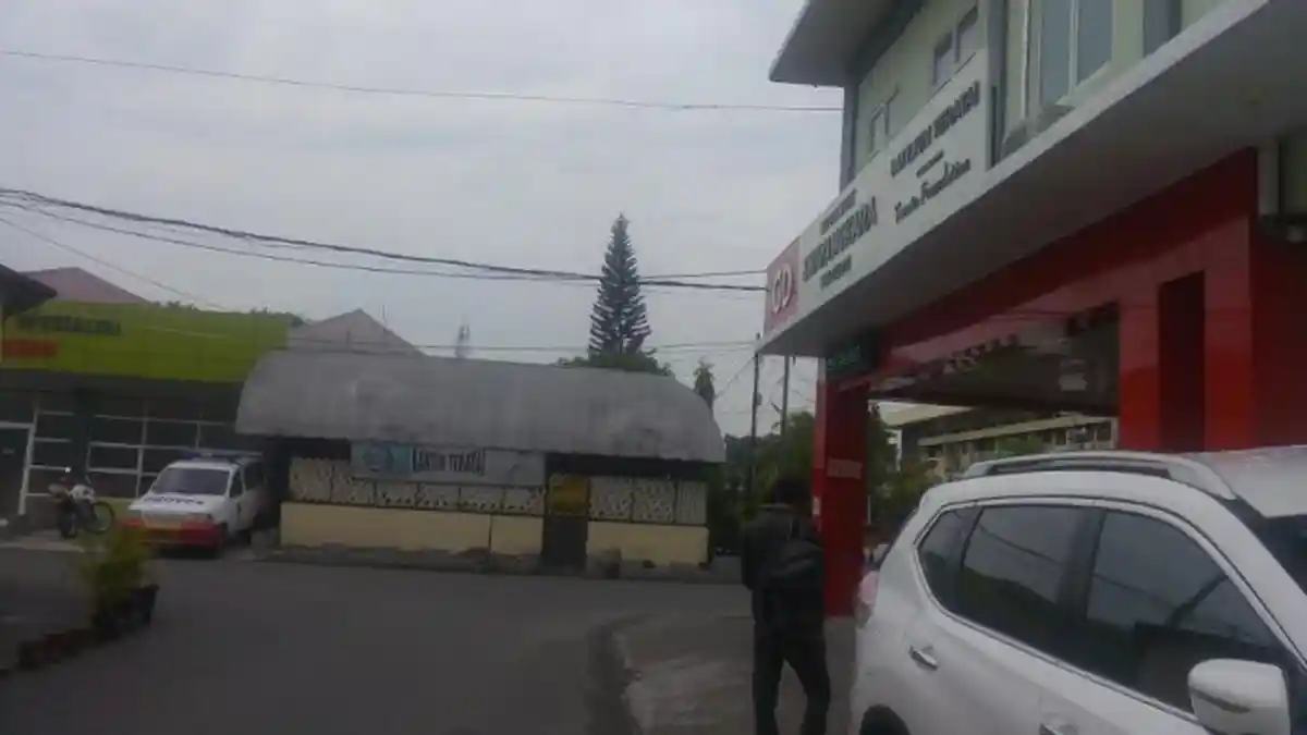 Dua Polisi Korban Penyerangan Terduga Teroris Dilarikan ke RS Bhayangkara