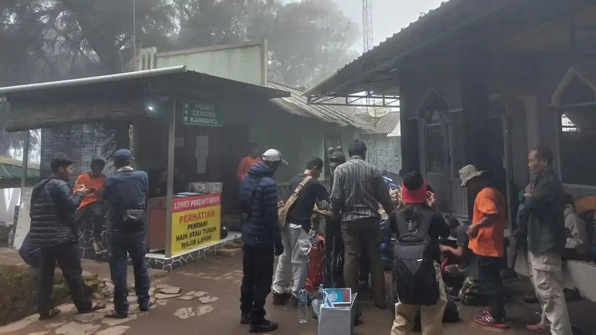 Malam 1 Suro di Gunung Lawu, Relawan Disiagakan Tiap Pos Pendakian ...