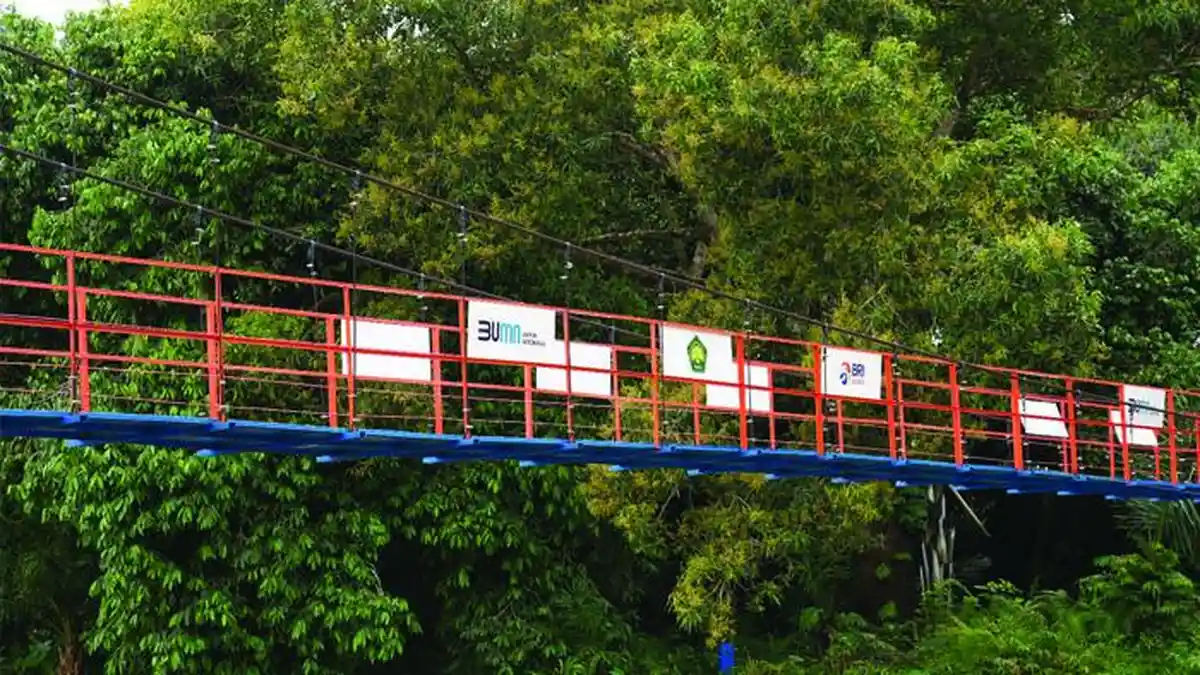 Bangun Jembatan Gantung, BRI Bantu Mobilitas Warga dan Dorong Ekonomi Masyarakat Desa