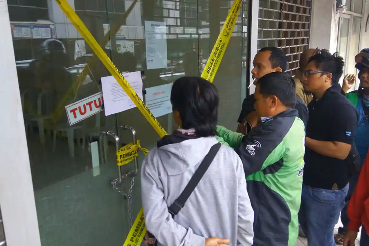 BREAKINGNEWS. Pemko Batam Segel Kantor Go-Jek dan Grab. Kalau Ada Izin Tunjukkan!