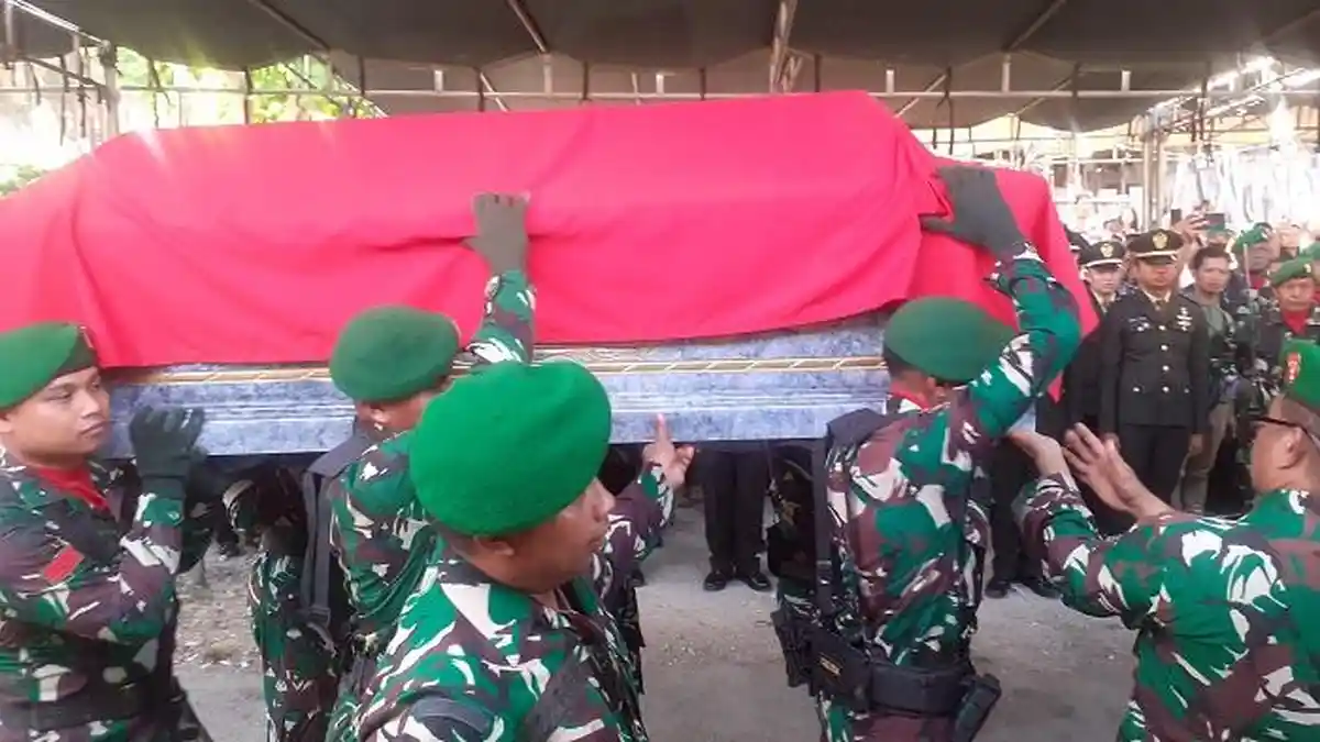 Ratusan Pelayat Hadiri Pemakaman Prada Lucky, Keluarga Minta Kasus Diusut Tuntas