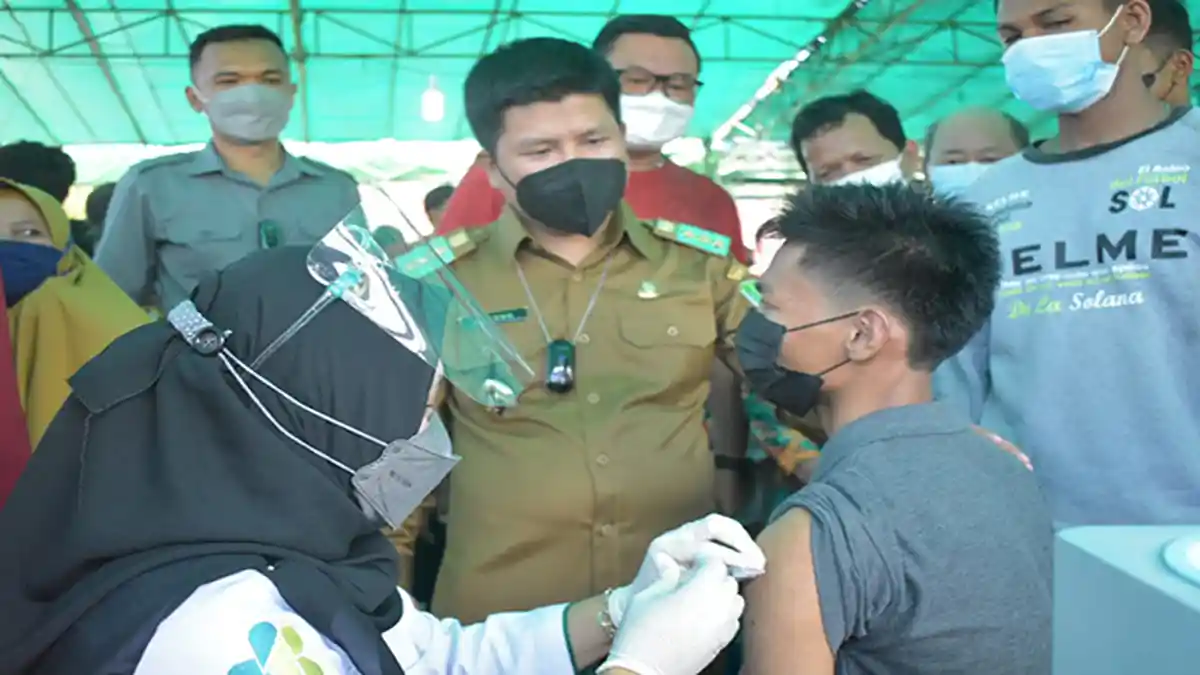 Pemkab Sambas Targetkan 450 Ribu Jiwa Ikut Vaksin