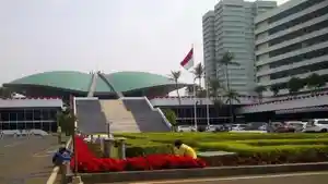 Gedung-DPR-RI-Senayan-Jakarta.jpg