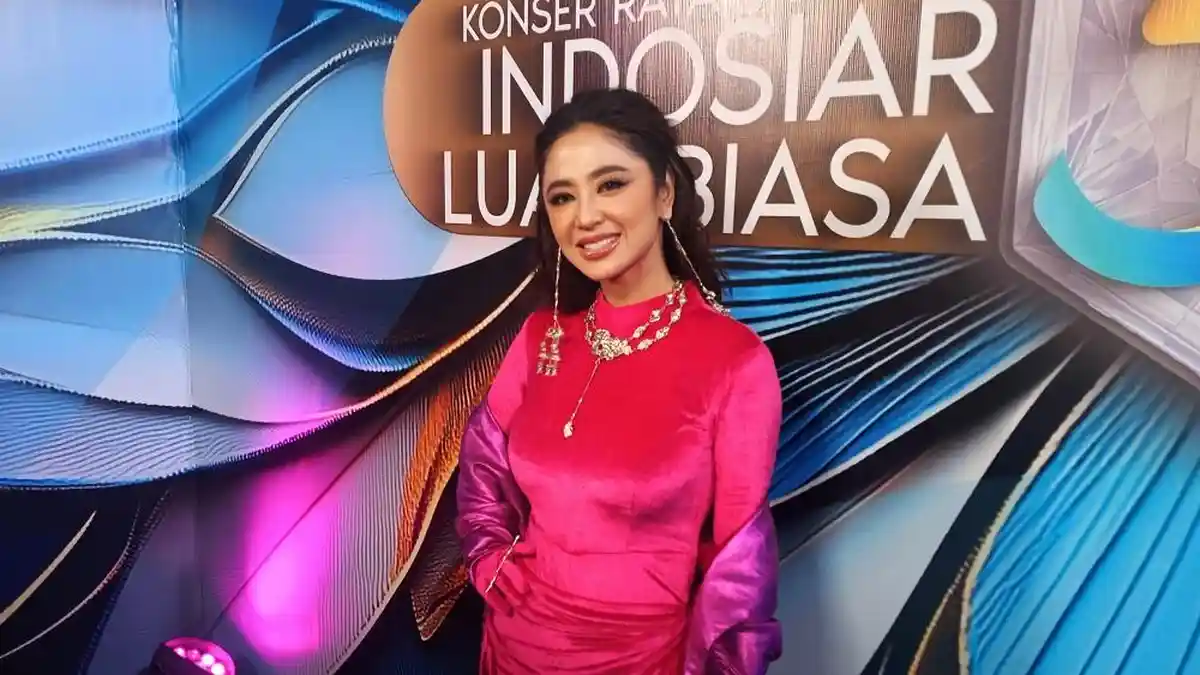 Penyanyi Dangdut Dewi Perssik Rayakan Ulang Tahun Bersama Keluarga, Ajak 29 Orang Pergi Umrah