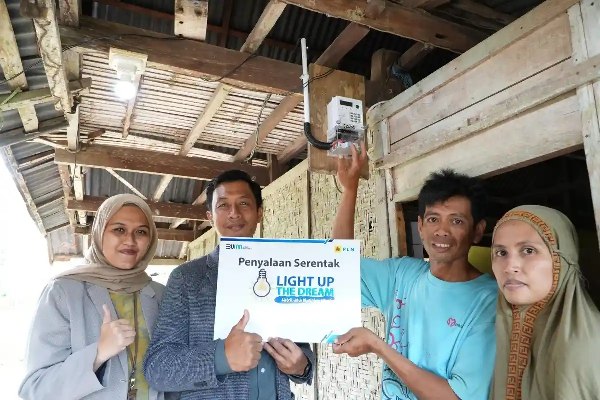 Nyalakan Mimpi Masyarakat PLN Hadir di Hari Pelanggan Nasional 2024 Lewat Program Light Up The Dream