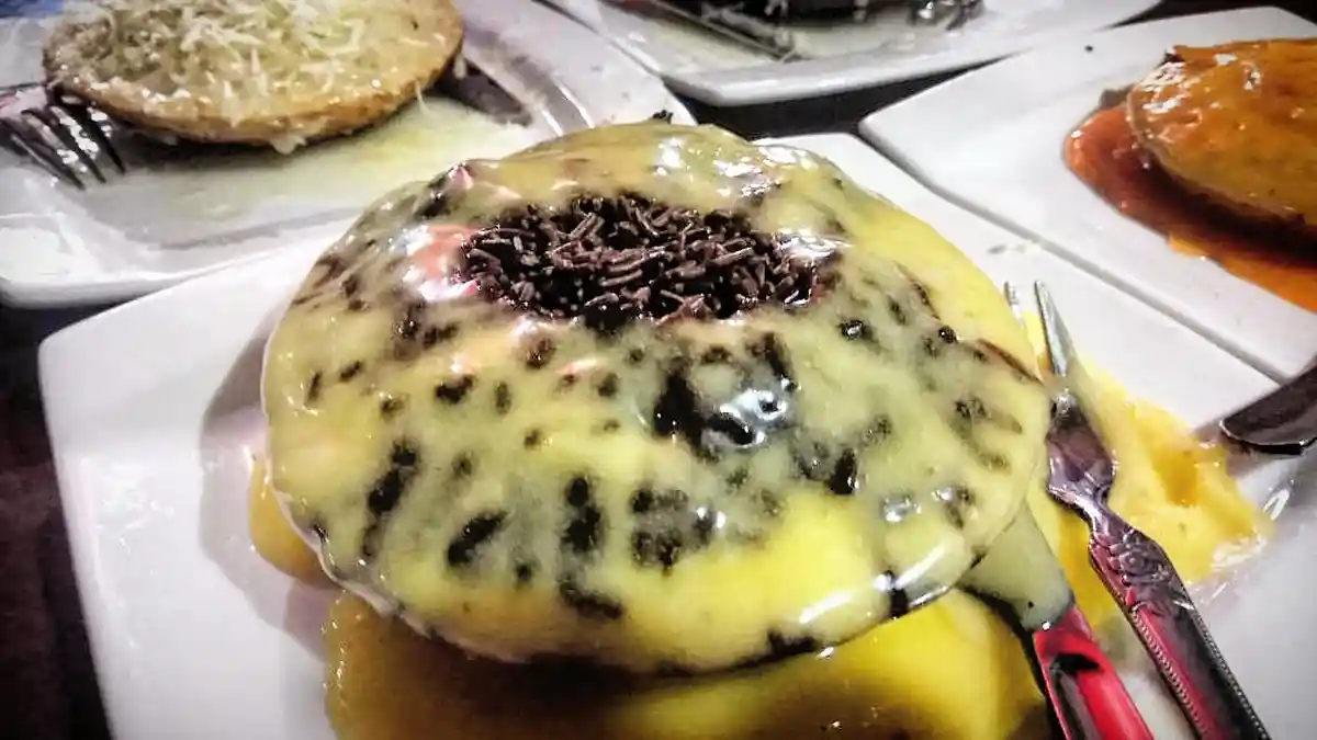 Manis dan Lumernya Surabi Durian Cokelat Pisang Buatan Mang Enchu, Porsinya Besar dan Bikin Nagih