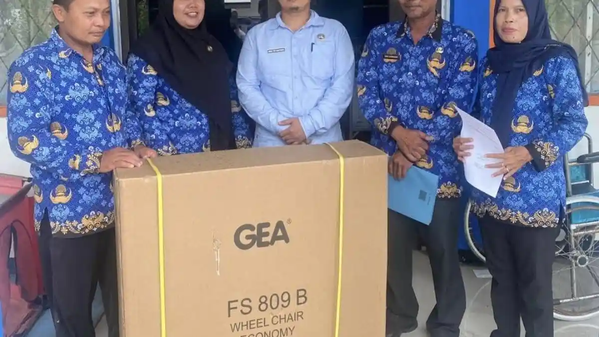 Pemkab Indramayu Salurkan Bantuan Kursi Roda Kepada Penyandang Difabel di Juntinyuat dan Lelea