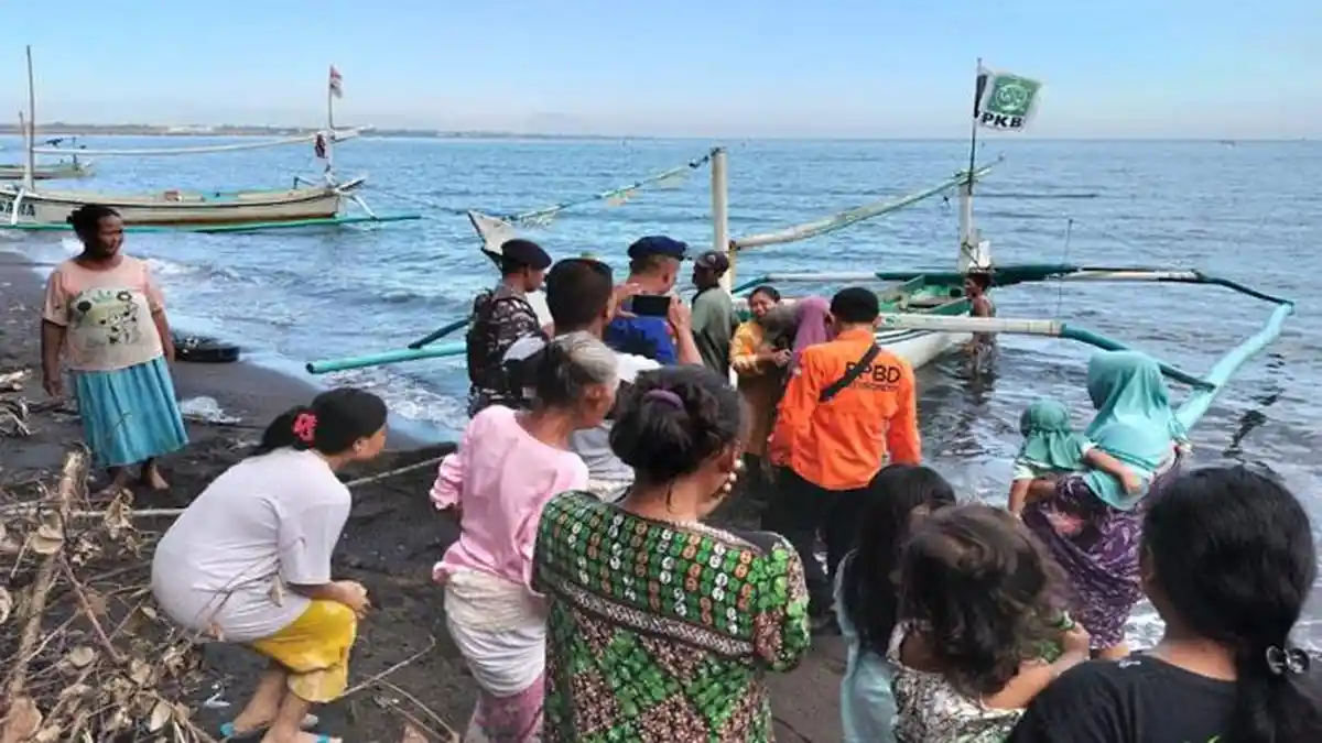 Hilang Kontak saat Melaut, Nelayan Situbondo ini Ditemukan Terombang-ambing di Laut, ini Kondisinya