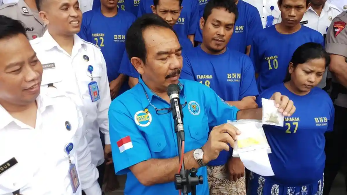 Suami Isteri Ciptakan Ekstasi Berbahan Sabun Cap Telepon dan Bedak Gatal