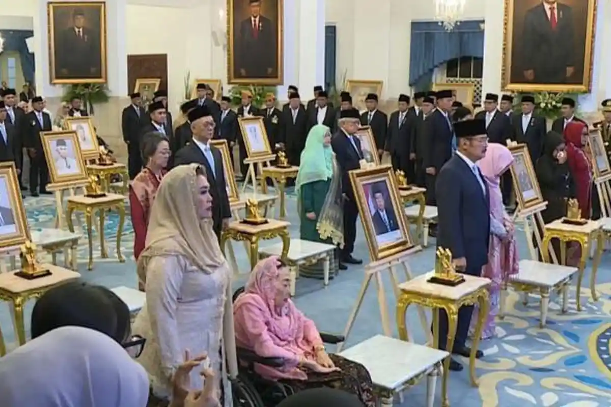 Biodata Singkat 10 Tokoh Dianugerahi Pahlawan Nasional, Ada Marsinah, Gus Dur dan Soeharto