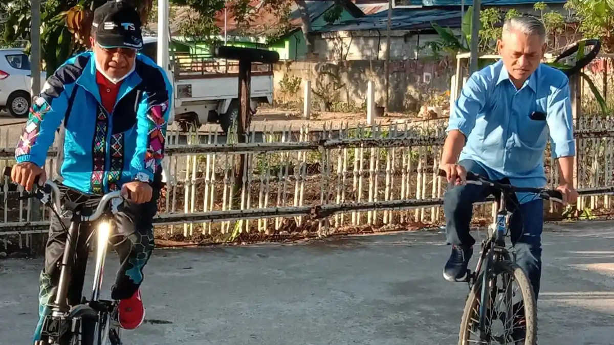 Bupati TTS Gowes Bersama Pemred Pos Kupang di Rumah Jabatan Sonaf Haumeni