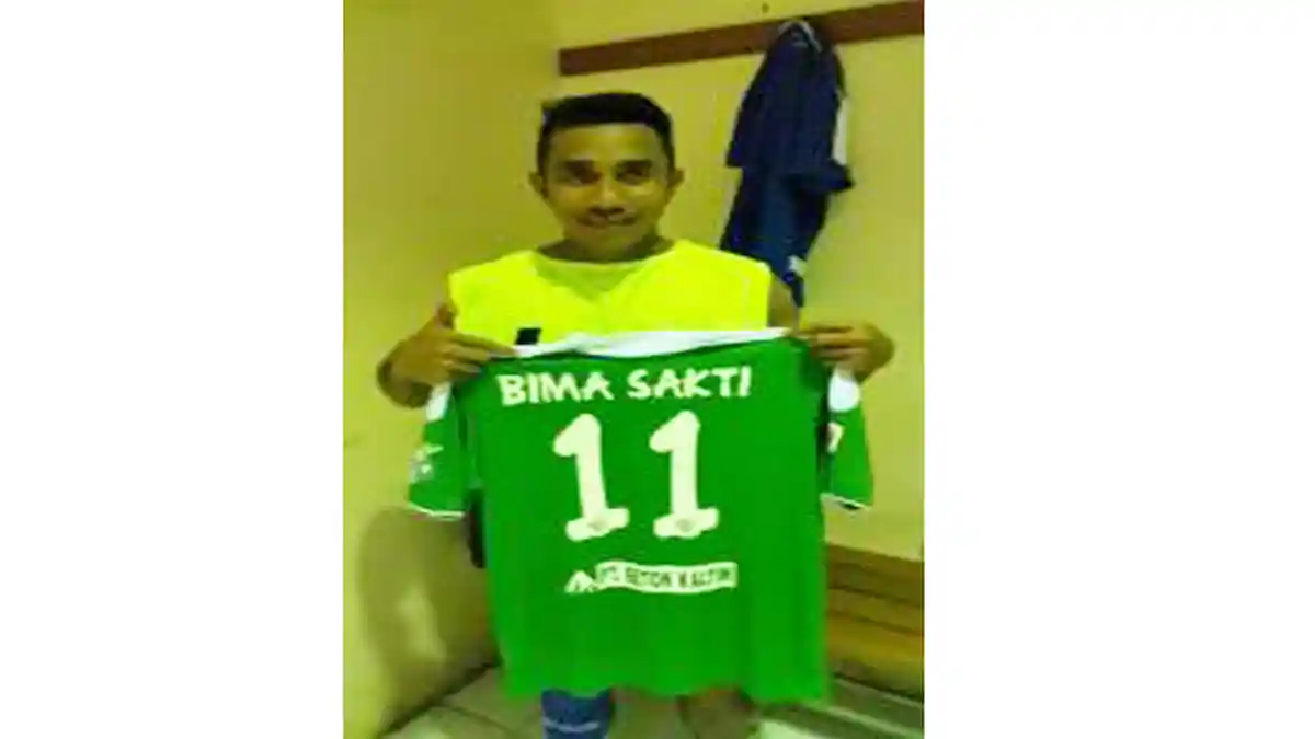 Firman Utina Bangga Dapat Jersey Kapten Legendaris Timnas Indonesia