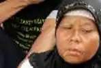 Warga Kepulauan Meranti Jahit Mulut