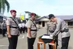 Kapolres-AKBP-Wahyu-Ismoyo-J-tandatangani-berita-acara-sertijab-kasatresnarkoba.jpg