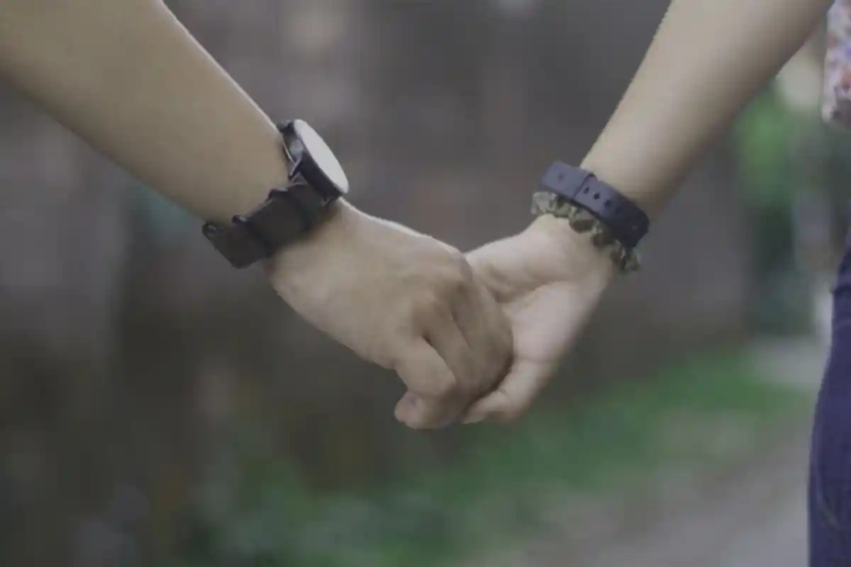 5 Zodiak Cuek padahal Romantis, Pacar Harap Maklum karena Enggan Mesra di Depan Umum