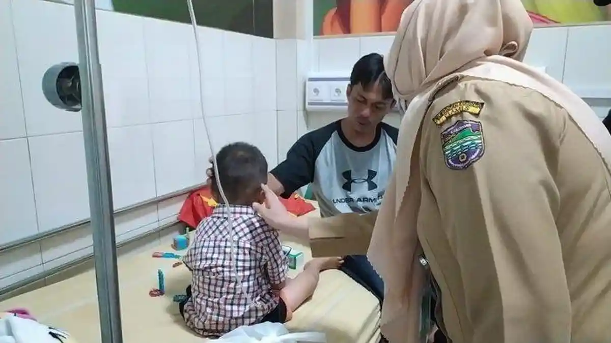 Seorang Bocah Berusia 10 Tahun  di Ciamis Keracunan Makanan, Diduga Bersumber dari Permen Lipstik