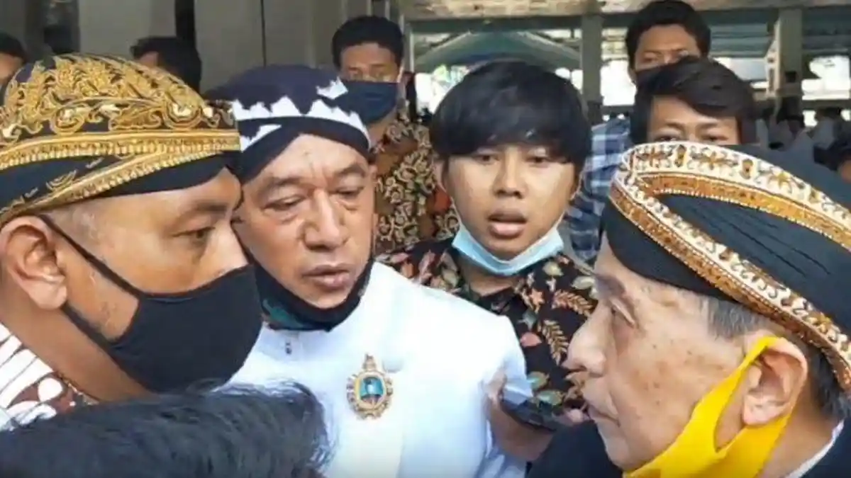 Konflik di Keraton Solo Memanas, Bereda Video Cekcok Dua Kubu yang Sempat Viral