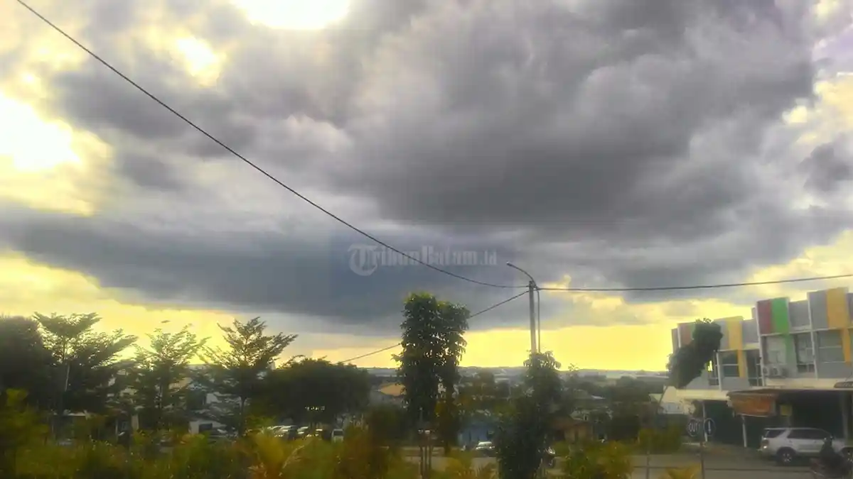 CUACA Batam Hari Ini, Jumat 5 Agustus 2022 Didominasi Awan Tebal hingga Malam