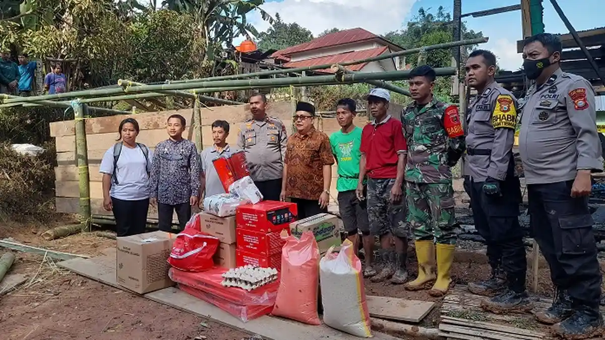 Koperasi Bintang Muda 88 Beri Bantu Korban Kebakaran di Sanggalla Utara