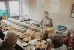 Para-pelanggan-saat-bercengkrama-di-Warung-Jadul.jpg
