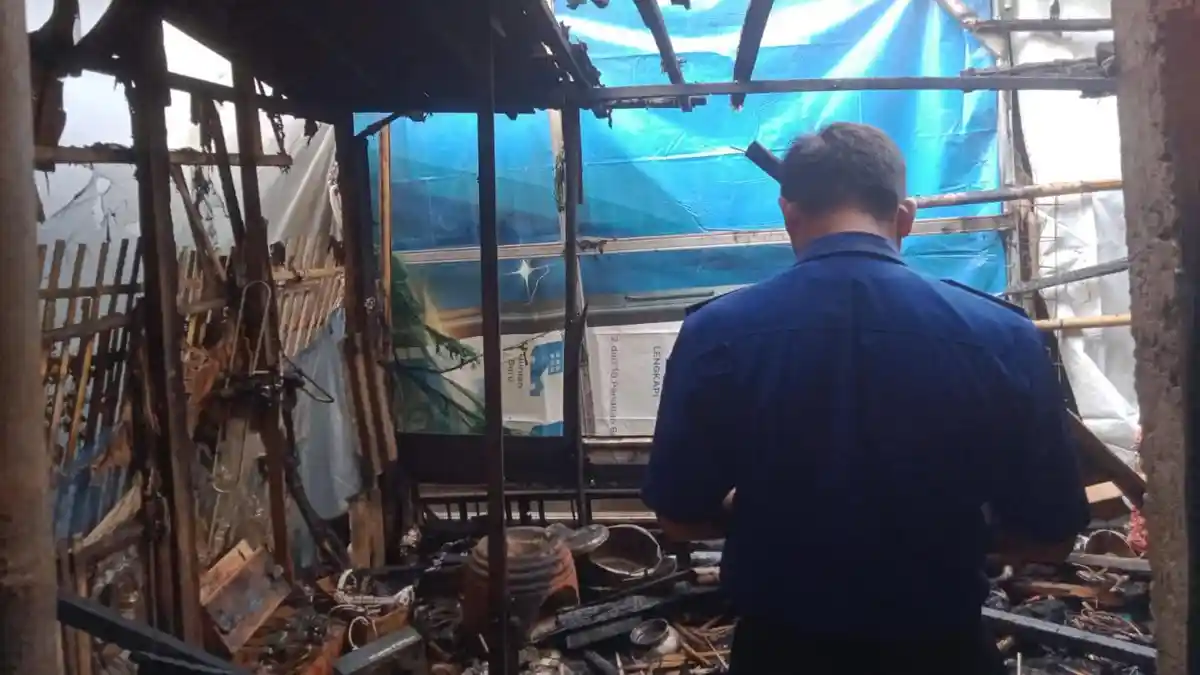Berawal dari Tungku Kayu Bakar, Rumah Warga Bantarsari Cilacap Terbakar